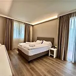 فندق Aquila D'oro Desenzano 4*
