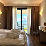 Aquila D'oro Desenzano فندق ديسينسانو ديل غاردا