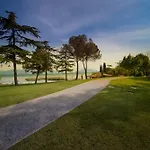 Aquila D'oro Desenzano فندق ديسينسانو ديل غاردا
