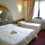 فندق Aquila D'oro Desenzano ديسينسانو ديل غاردا