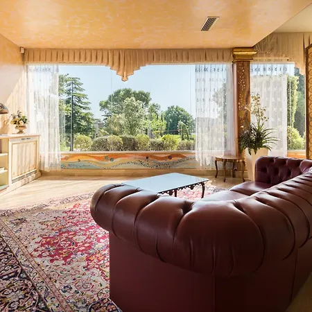 Aquila D'oro Desenzano Hotel 4*
