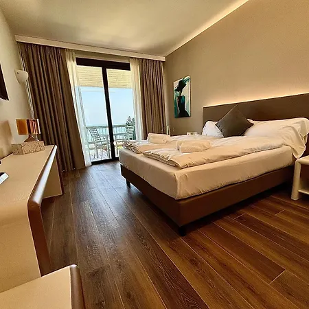 Aquila D'oro Desenzano Hotel 4*