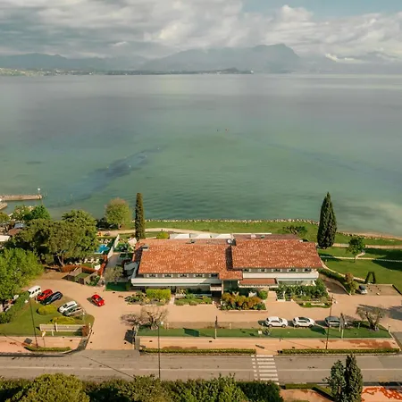 فندق Aquila D'oro Desenzano 4*