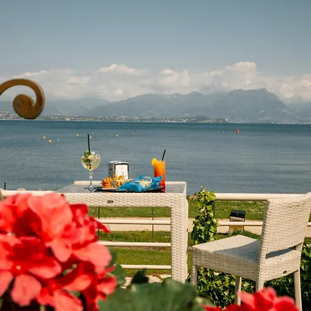 Aquila D'oro Desenzano ديسينسانو ديل غاردا