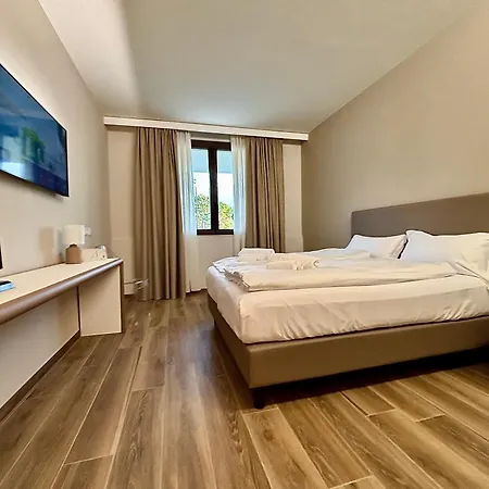 Aquila D'oro Desenzano 4*